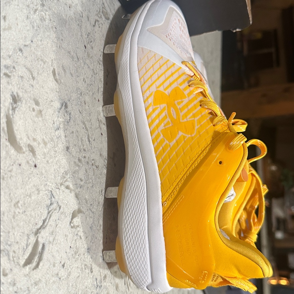 Under Armour Men's baseball metal cleats in Yellow and White - Picture 3 of 7